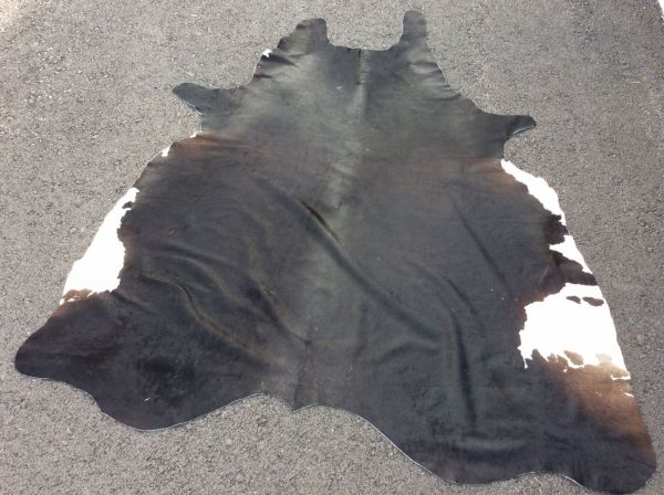 133_Classy-Black-and-White-Cowhide-Rug